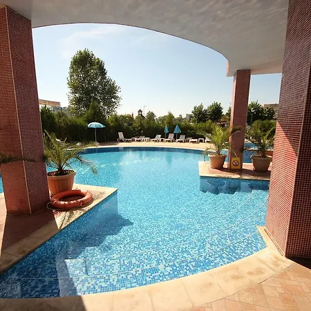 Menada In Sunny Slantschew brjag