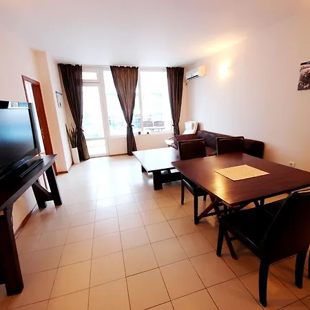 Menada In Sunny Slantschew brjag