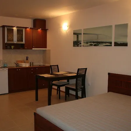 Menada In Sunny Apartamento